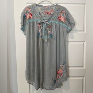 Johnny Was M Gray Floral Embroidered Tunic